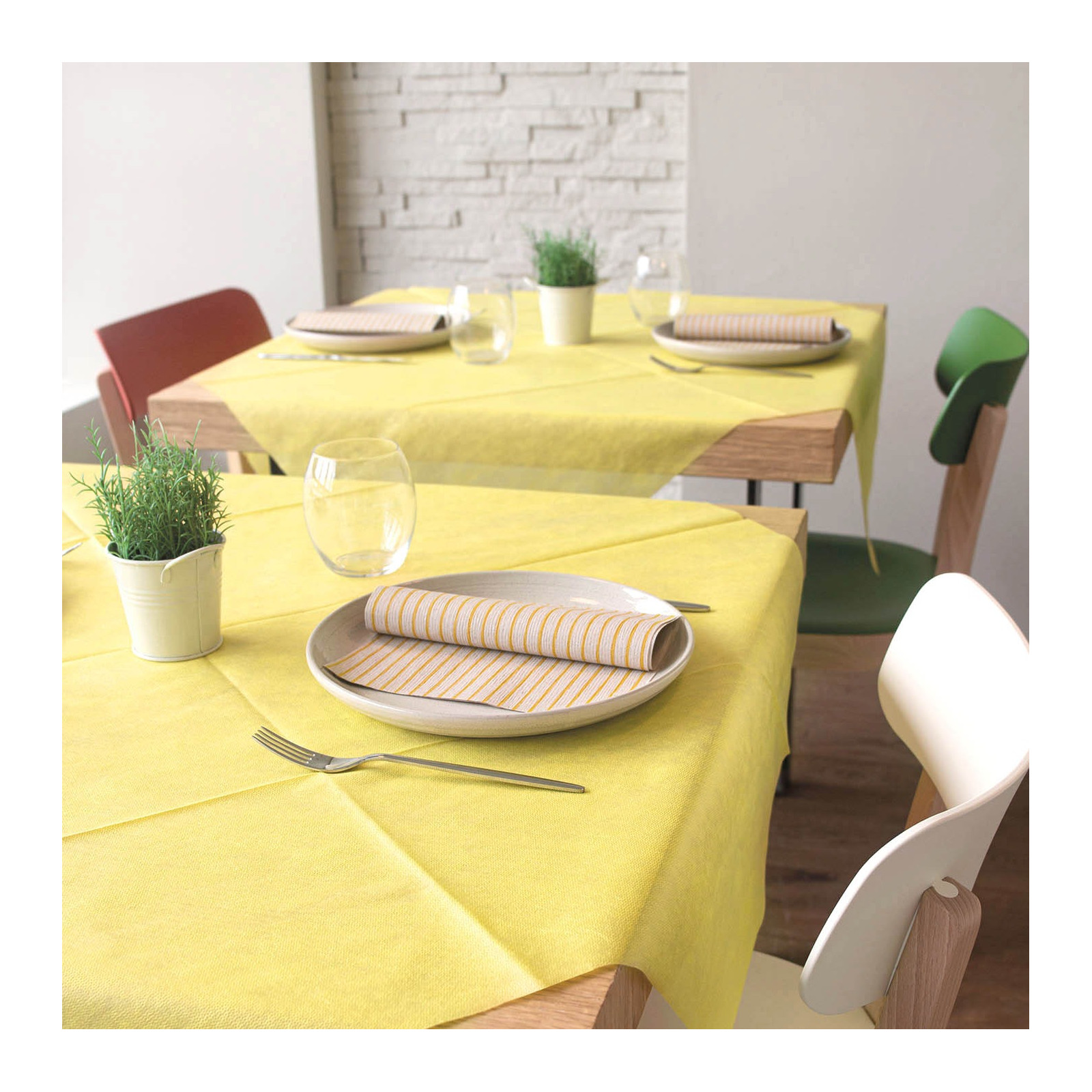 Tovaglie tnt 100x100 cm. Giallo-ctatrade