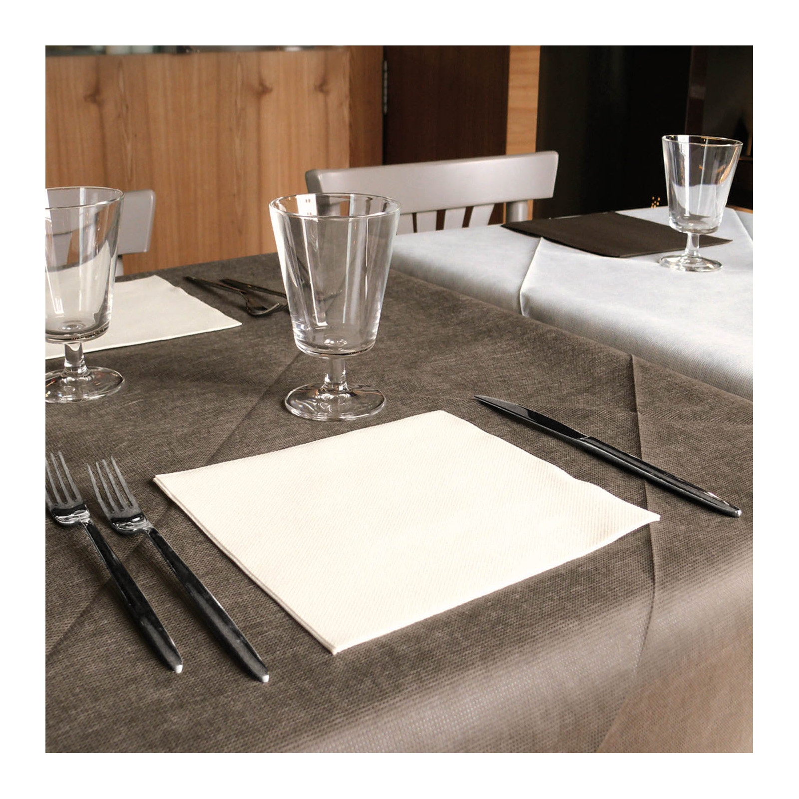 Tovaglie tnt 100x100 cm. Marrone-ctatrade